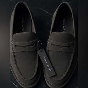 TAHARI Women Suede Penny Loafers – Brand New With Tags – Size 7.5